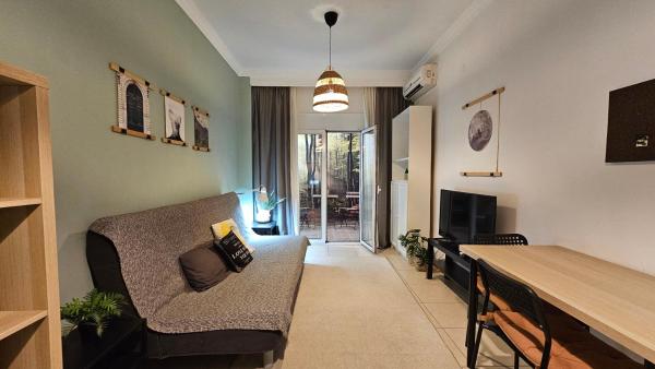 Peaceful, Lovely, 1st floor, condo @Thessaloniki, Забронировать  Отели Салоников с парковкой, рядом с Белая башня, Парковка