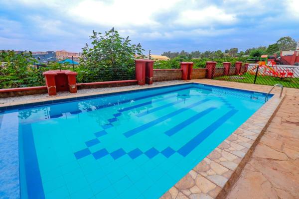 One bed airbnb with pool by Omuts, Забронировать  Киамбу Central, рядом с Paradise Lost Kiambu