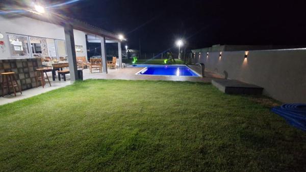 Confortável Casa em Condomínio - Mairinque, Забронировать  Отели Сан-Паулу с парковкой, Парковка