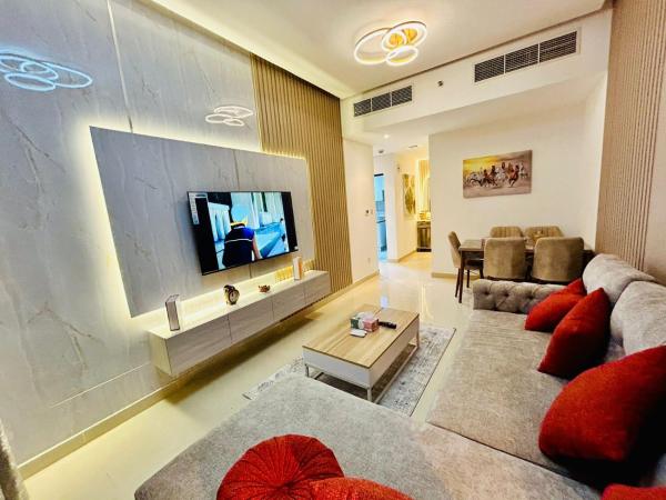 Aliving Iconic 1BR at Dubai Marina Near Metro, Забронировать  Отели Эмирата Дубая с парковкой, рядом с Dubai Marina 1 Tram Station, Парковка