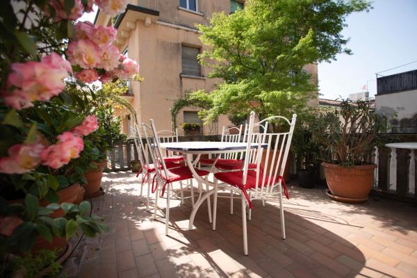 IL NIDO DI EMMA A VERONA, Забронировать  Отели Венето с парковкой, Парковка
