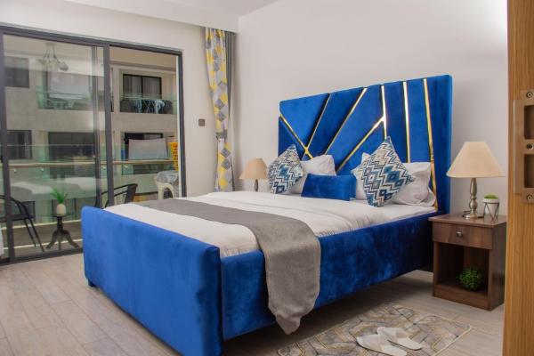 Staroot Residency 1 br In Kilimani Wood avenue, Забронировать  Отели Найроби с бассейном, рядом с Adams Arcade Shopping Centre, Бассейн