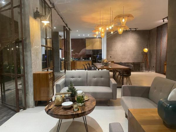 Balitri - hidden gem 9BR service villa hall pool sauna, Забронировать  Отели провинции Бали с завтраком, Завтраки