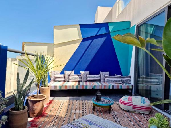 Mogador Penthouse, Забронировать  Отели Марракеш-Тенсифт-Эль-Хауз с парковкой, Парковка