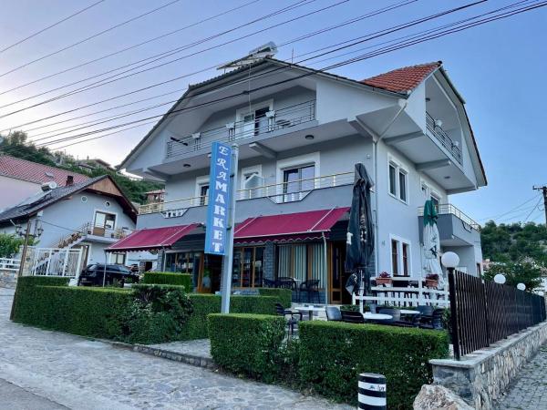 Eiffel\s Guest House, Забронировать  Поградец Korçë County