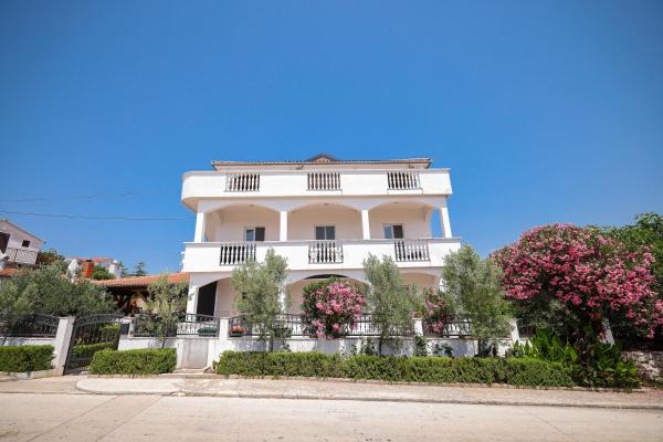 Apartments Marina, Забронировать  Петрчане Задарская жупания