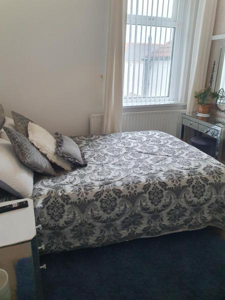 Private Double Room in Cardiff, Забронировать  Кардифф Гламорган