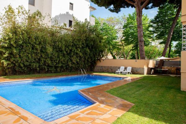 Apartamento con piscina en Sagaró, Забронировать  С'Агаро 