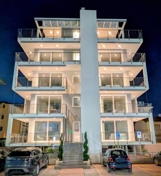 Jesolo Design Apartments - NEW 2025 - Central near the beach, Забронировать  Отели Венето с парковкой, Парковка