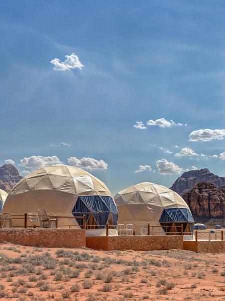 Rum Paradise luxury camp& BUBBLE, Забронировать  Отели мухафаза Акабы с бассейном, Бассейн