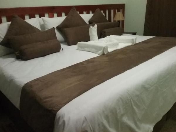 Masikiro Self Catering, Забронировать  Отели Касане с парковкой, Парковка