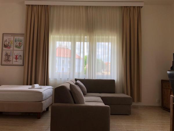 Apartmán Za radnicí, Забронировать  Отели Lednicko - Valticky areal с парковкой, Парковка