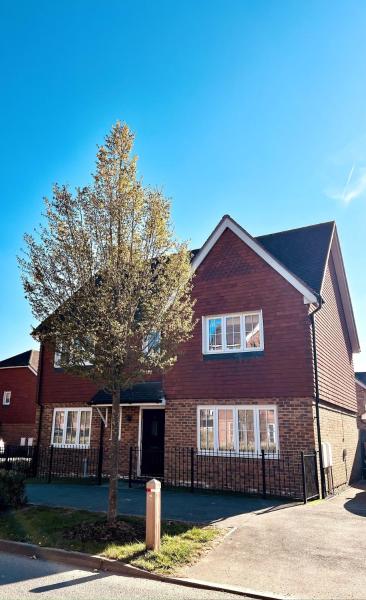 4 Bedroom home with study space, Забронировать  Хорли Западный Суссекс