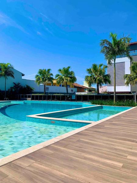 Condômino club com piscinas próximo da praia