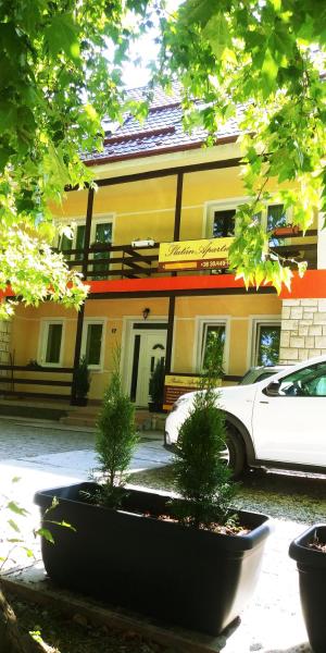 Platán Apartmanház