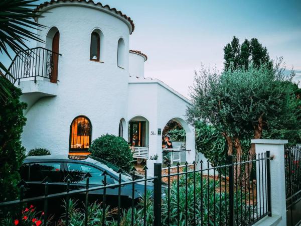 Villa Catalane, proche de la mer, jardin et piscine, Забронировать  Отели Эмпуриабравы с бассейном, Бассейн