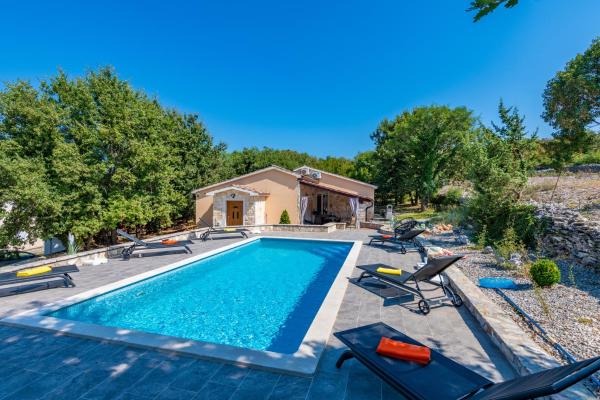 Villa Delore, a romantic villa with pool, close to the sea, Забронировать  Ракаль Истрия