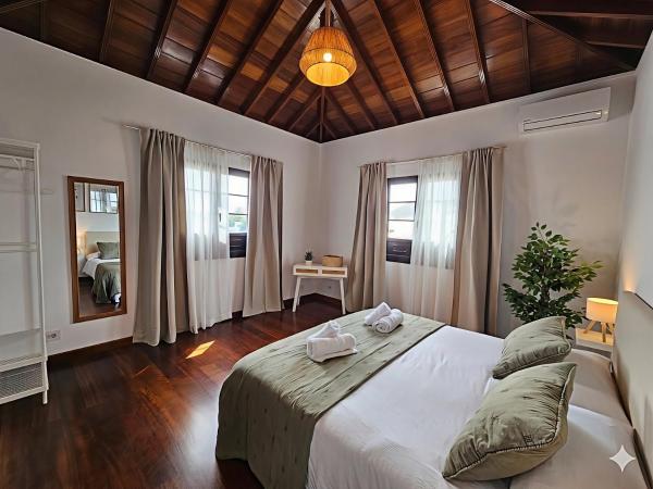 Casona IROKO, Забронировать  Отели Ла-Косты с парковкой, Парковка