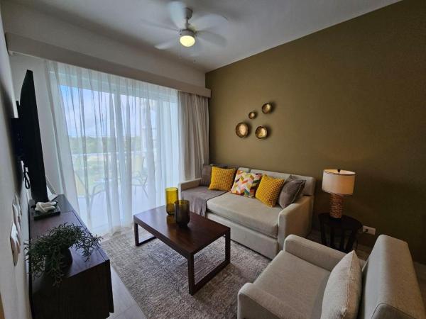 Deluxe Condo w/Pool View at Hard Rock Golf C, Забронировать  Отели Пунта-Кана с бассейном, Бассейн