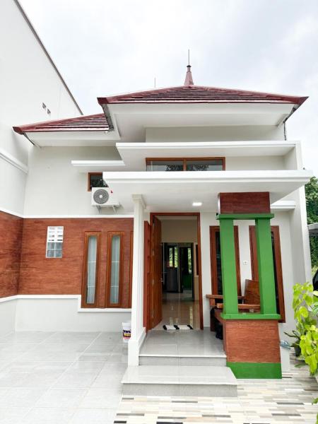 Villa Albinna by HomiQ, Забронировать  Беран-Кидул Yogyakarta Province