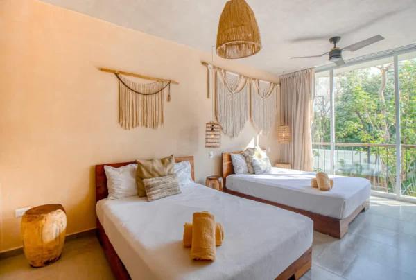 Tulum Center family double suite four guest with free parking pool AC kitchenette near Beach, Забронировать  Отели в центре Тулум, в центре