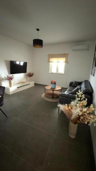85m2 silence and near to sea, Забронировать  Отели Биоград-на-Мору с парковкой, Парковка