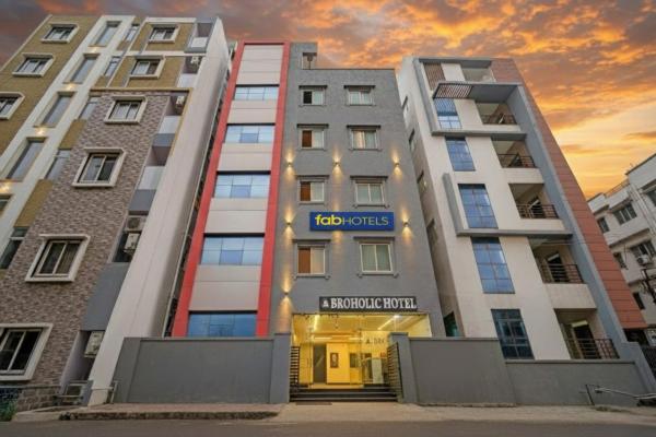 FabHotel AIG Broholic - 250m from AIG Hospital, Забронировать Отель Отели Hyderabad Region с парковкой, Парковка