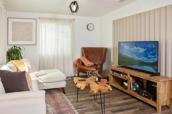 Central Modern All-In-One Home, Забронировать  Лейквуд Калифорния