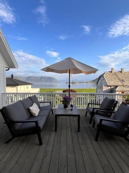 Cozy house with sea view, Забронировать  Havsteinen Мёре-ог-Ромсдал