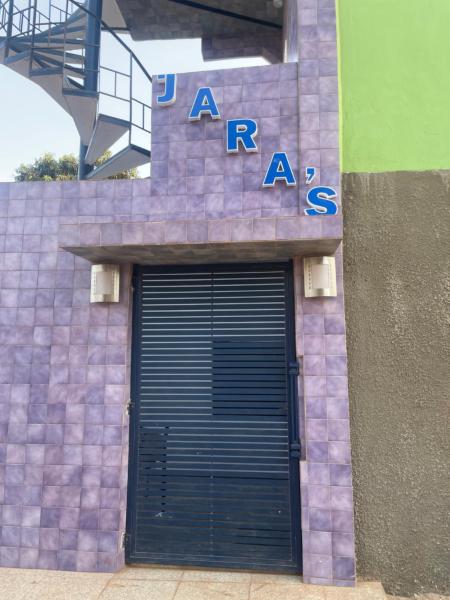 Jaras, Забронировать  Отели Серекунды с парковкой, Парковка