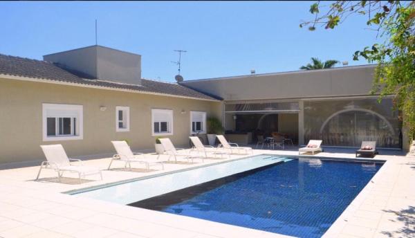 VIP Luxurious mansion gated community Acapulco, Забронировать  Отели Сан-Паулу с парковкой, Парковка