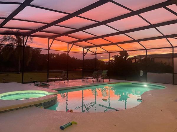 Sunset Palm Villa at Watersong, Забронировать  Отели Давенпорт с парковкой, Парковка