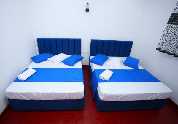 KCS HOLIDAY INN Pvt Ltd, Забронировать  Отели Округа Галле с парковкой, Парковка