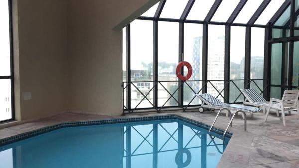 Flat de luxo Oscar Freire em hotel 4 estrelas, Забронировать  Отели Сан-Паулу с парковкой, Парковка