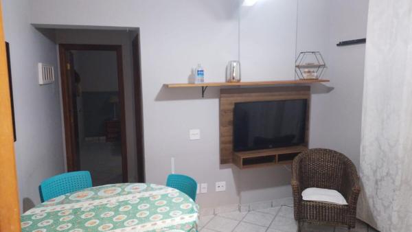 Apartamento Pè na Areia Canto do Forte, Забронировать  Отели Сан-Паулу с парковкой, Парковка
