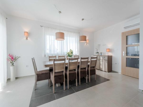 Deluxe Four Bedroom Villa with Private Pool Villa 4, Забронировать  Podvršlje Задарская жупания