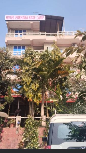 Hotel Pokhara Base Camp, Забронировать База отдыха Отели провинции Гандаки-Прадеш с парковкой, Парковка
