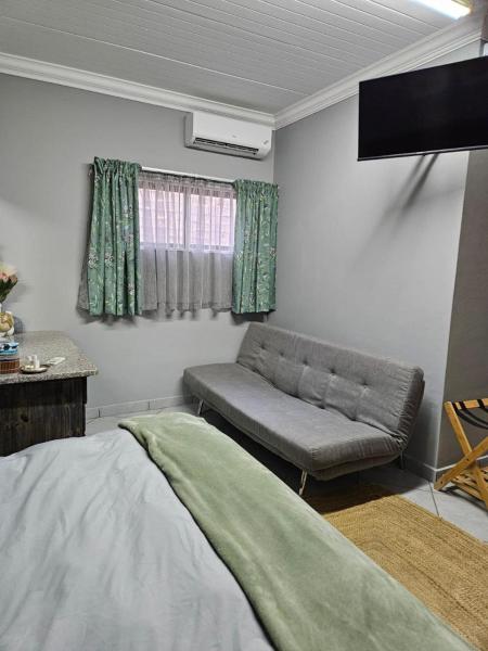 The Hideaway Guesthouse, Забронировать  Гроблерсдал Лимпопо