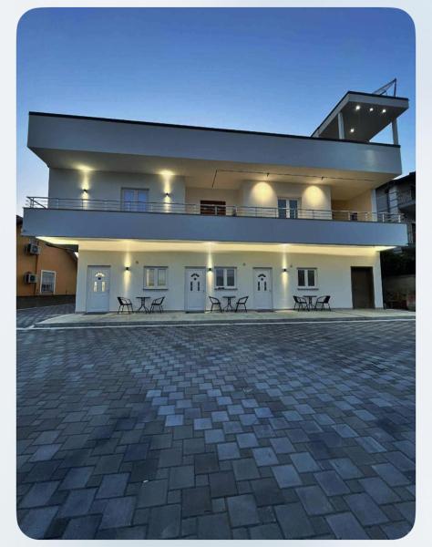 Sunlake Villa, Забронировать  Отели области Тираны с парковкой, Парковка