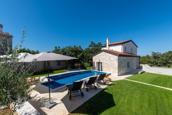 Villa Nina with private pool and BBQ near Poreč, Забронировать  Bonaci Истрия