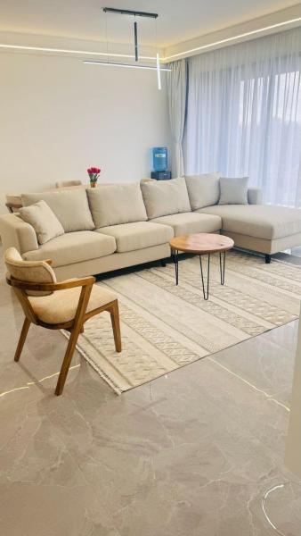 Furnished two bedroom apartment with swimming pool fully equipped gym children playground ample parking space and unbeatable scenic city views, Забронировать  Найроби Руанда, рядом с Valley Arcade Shopping Centre