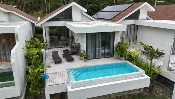 Chic Koh Phangan Villa with Pool Bliss, Забронировать  Отели Пханган с парковкой, Парковка