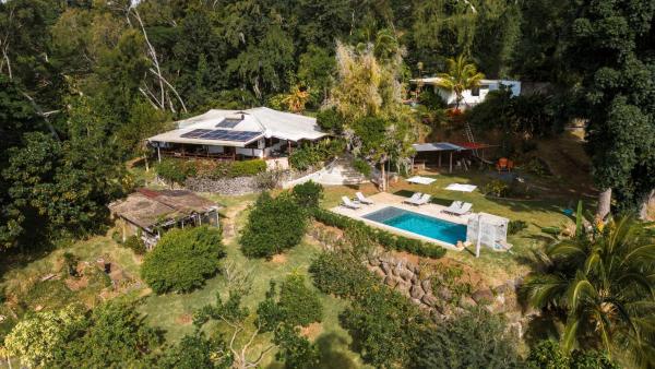 TAHITI - Villa Aorai Hills & Pool, Забронировать  Отели Таити с парковкой, Парковка