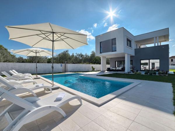 Villa in Pula with swimming pool, Забронировать  Штиньян Pula Riviera