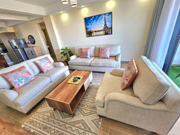 celestial suites apartment with heated swimming pool well equipped gym ample parking space children playing ground and relaxing rooftop with amazing scenic views, Забронировать  Найроби Руанда, рядом с Nairobi Arboretum