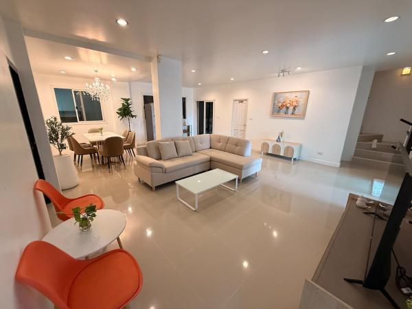 Pool Villa Chiangmai airport ABA 4 Bedroom, Забронировать  Отели провинции Чианг Мая с парковкой, Парковка