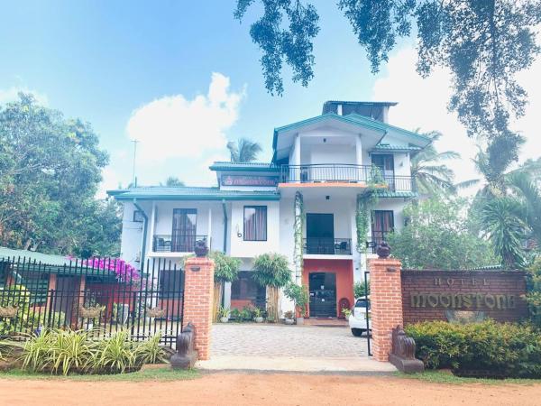 Hotel Moonstone, Забронировать  Анурадхапура 