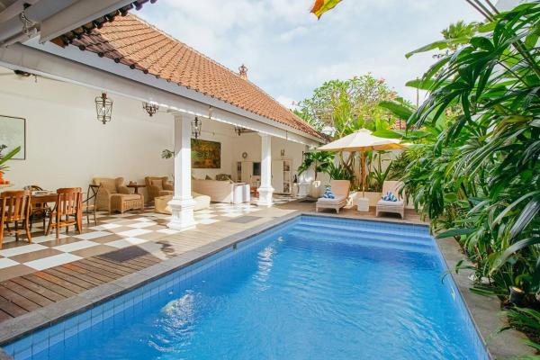 Private 2 Br Pool Villa, 400m to Beach, Sleeps 4, Забронировать  Отели провинции Бали с парковкой, Парковка