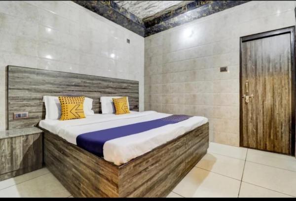 Ghanshyam Lodge Unit 1, Забронировать  Газиабад штат Уттар-Прадеш