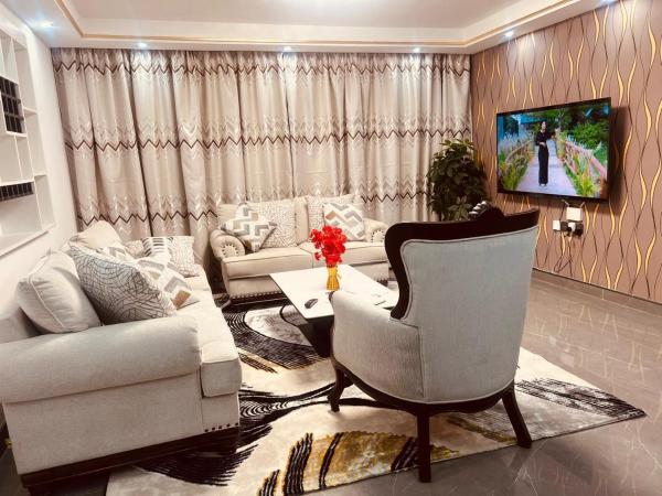 Beautiful living three apartment with Dsq , Gym, rooftop football pitch, coffee house, restaurant, garden and child play area in kileleshwa, Забронировать Апартаменты/квартира Отели Найроби Каунти с бассейном, Бассейн